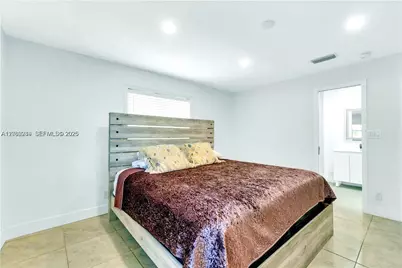 806 NE 4th St, Hallandale Beach, FL 33009 - Photo 12