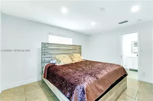 806 NE 4th St, Hallandale Beach, FL 33009 - Photo 12