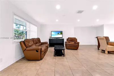 806 NE 4th St, Hallandale Beach, FL 33009 - Photo 6