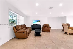 806 NE 4th St, Hallandale Beach, FL 33009 - Photo 6