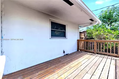 806 NE 4th St, Hallandale Beach, FL 33009 - Photo 24