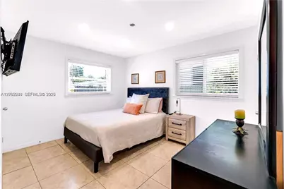806 NE 4th St, Hallandale Beach, FL 33009 - Photo 14