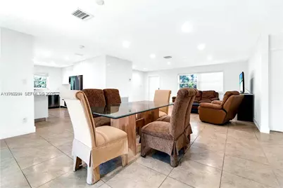 806 NE 4th St, Hallandale Beach, FL 33009 - Photo 4