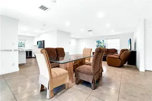 806 NE 4th St, Hallandale Beach, FL 33009 - Photo 4