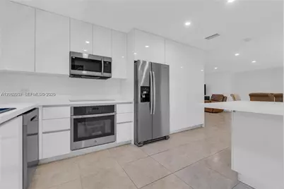 806 NE 4th St #., Hallandale Beach, FL 33009 - Photo 10