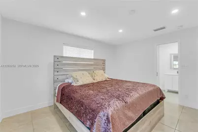 806 NE 4th St #., Hallandale Beach, FL 33009 - Photo 14