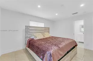 806 NE 4th St, Hallandale Beach, FL 33009 - Photo 14
