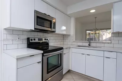 1540 N Trafalgar Cir, Hollywood, FL 33020 - Photo 8