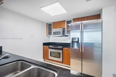 1800 N Bayshore Dr #2410, Miami, FL 33132 - Photo 12