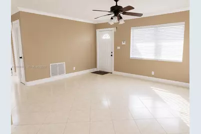 5716 NW 70th Ter, Tamarac, FL 33321 - Photo 4