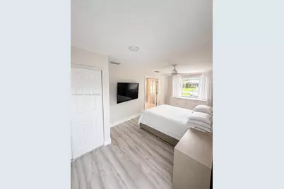 4730 NE 3rd Ave, Oakland Park, FL 33334 - Photo 10