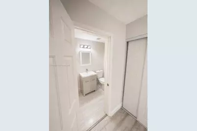 4730 NE 3rd Ave, Oakland Park, FL 33334 - Photo 12