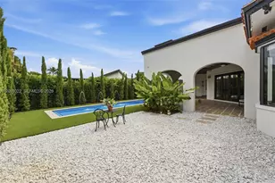 8215 Grand Canal Dr, Miami, FL 33144 - Photo 38