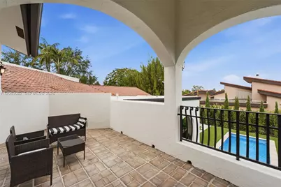 8215 Grand Canal Dr, Miami, FL 33144 - Photo 16