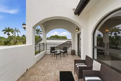 8215 Grand Canal Dr, Miami, FL 33144 - Photo 32