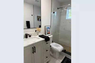 801 NE 57th St, Oakland Park, FL 33334 - Photo 14