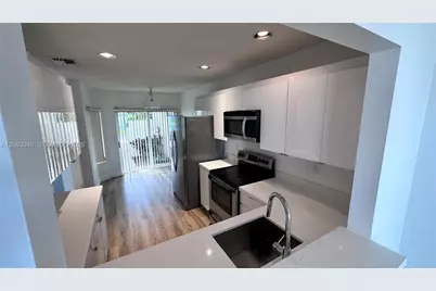 9781 NW 45 Ln, Doral, FL 33178 - Photo 2