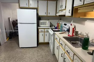 562 E 44th St, Hialeah, FL 33013 - Photo 14