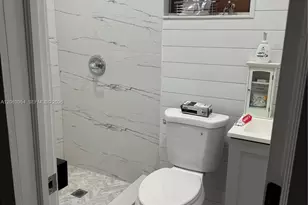 562 E 44th St, Hialeah, FL 33013 - Photo 22