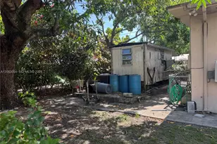 562 E 44th St, Hialeah, FL 33013 - Photo 12