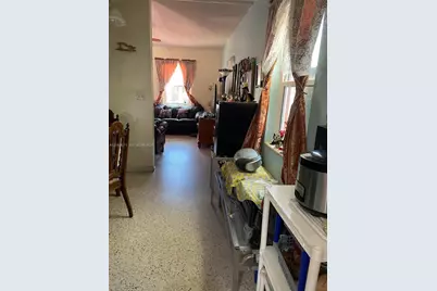 1085 NW 26th St, Miami, FL 33127 - Photo 4