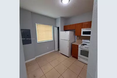 8811 S Isles Cr #8811, Tamarac, FL 33321 - Photo 2