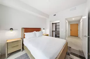 11 NE 6th St, Miami, FL 33132 - Photo 16