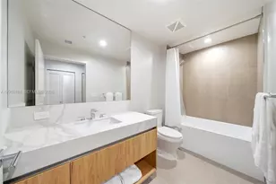 11 NE 6th St, Miami, FL 33132 - Photo 18