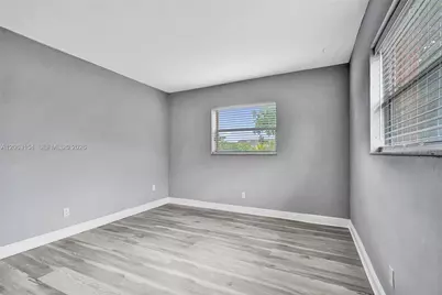 13980 NE 2nd Ct, Miami, FL 33161 - Photo 14