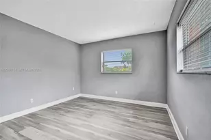 13980 NE 2nd Ct, Miami, FL 33161 - Photo 14