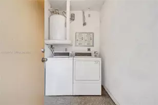 13980 NE 2nd Ct, Miami, FL 33161 - Photo 20