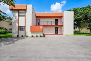 13980 NE 2nd Ct, Miami, FL 33161 - Photo 2