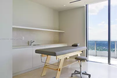 1000 Brickell Plz #4205, Miami, FL 33131 - Photo 20