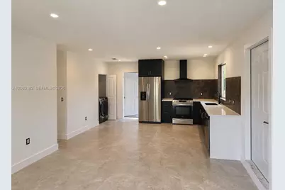 812 NW 67th St, Miami, FL 33150 - Photo 2