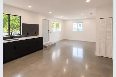 812 NW 67th St, Miami, FL 33150 - Photo 4