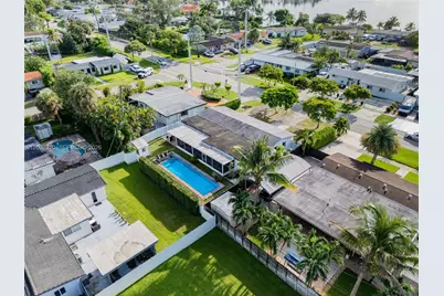 18150 NW 82nd Ave, Hialeah, FL 33015 - Photo 4