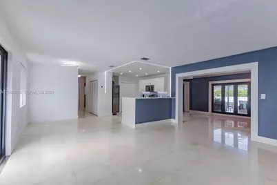 18150 NW 82nd Ave, Hialeah, FL 33015 - Photo 8