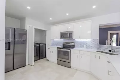 18150 NW 82nd Ave, Hialeah, FL 33015 - Photo 14
