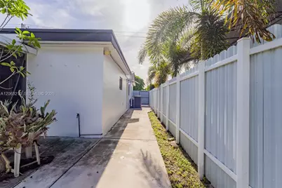 18150 NW 82nd Ave, Hialeah, FL 33015 - Photo 48
