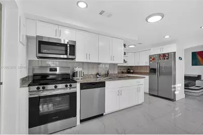 831 E 10th Pl, Hialeah, FL 33010 - Photo 48