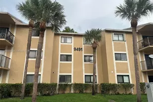 9491 S Palm Cir S, Pembroke Pines, FL 33025 - Photo 2