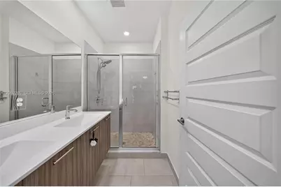 4745 NW 83rd Pkwy, Doral, FL 33166 - Photo 36