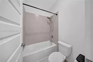 4745 NW 83rd Pkwy, Doral, FL 33166 - Photo 24