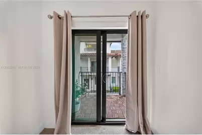 4745 NW 83rd Pkwy, Doral, FL 33166 - Photo 30