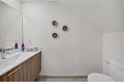 4745 NW 83rd Pkwy, Doral, FL 33166 - Photo 16
