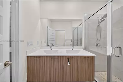 4745 NW 83rd Pkwy, Doral, FL 33166 - Photo 38