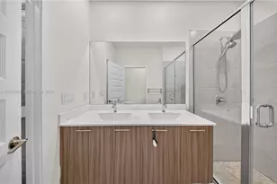 4745 NW 83rd Pkwy, Doral, FL 33166 - Photo 38