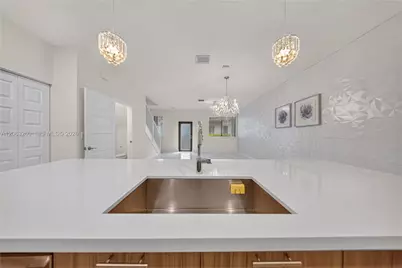 4745 NW 83rd Pkwy, Doral, FL 33166 - Photo 10