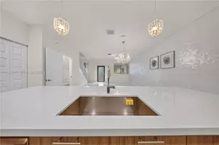 4745 NW 83rd Pkwy, Doral, FL 33166 - Photo 10