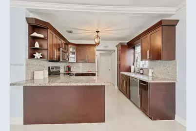 8625 SW 42nd St, Miami, FL 33155 - Photo 10